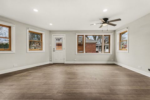 Tiny photo for 538 N Broadway Avenue, Park Ridge, IL 60068 (MLS # 12628314)