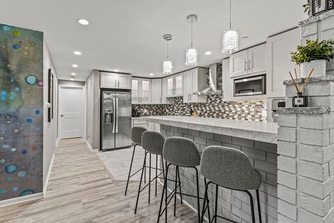 Tiny photo for 9954 S 84th Terrace #109, Palos Hills, IL 60465 (MLS # 12567084)