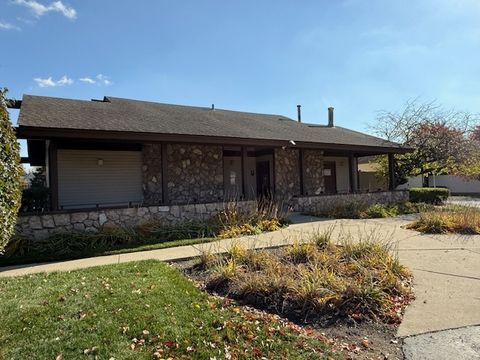 Tiny photo for 310 OAK MEADOW Court #D2, Schaumburg, IL 60193 (MLS # 12540475)