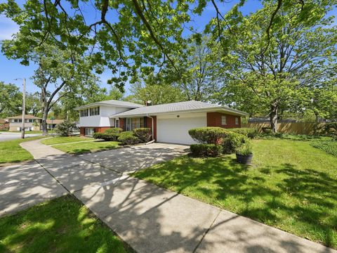 Tiny photo for 18345 Pierce Avenue, Homewood, IL 60430 (MLS # 12637370)