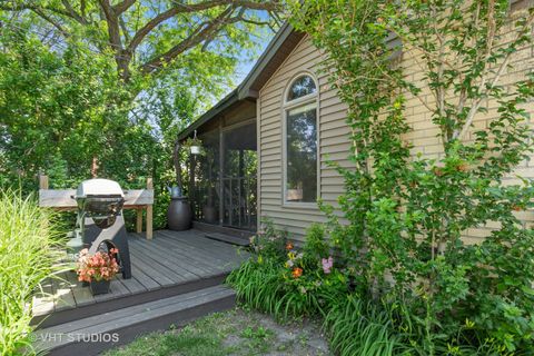 Tiny photo for 110 N Caroline Avenue, Elmhurst, IL 60126 (MLS # 12399431)