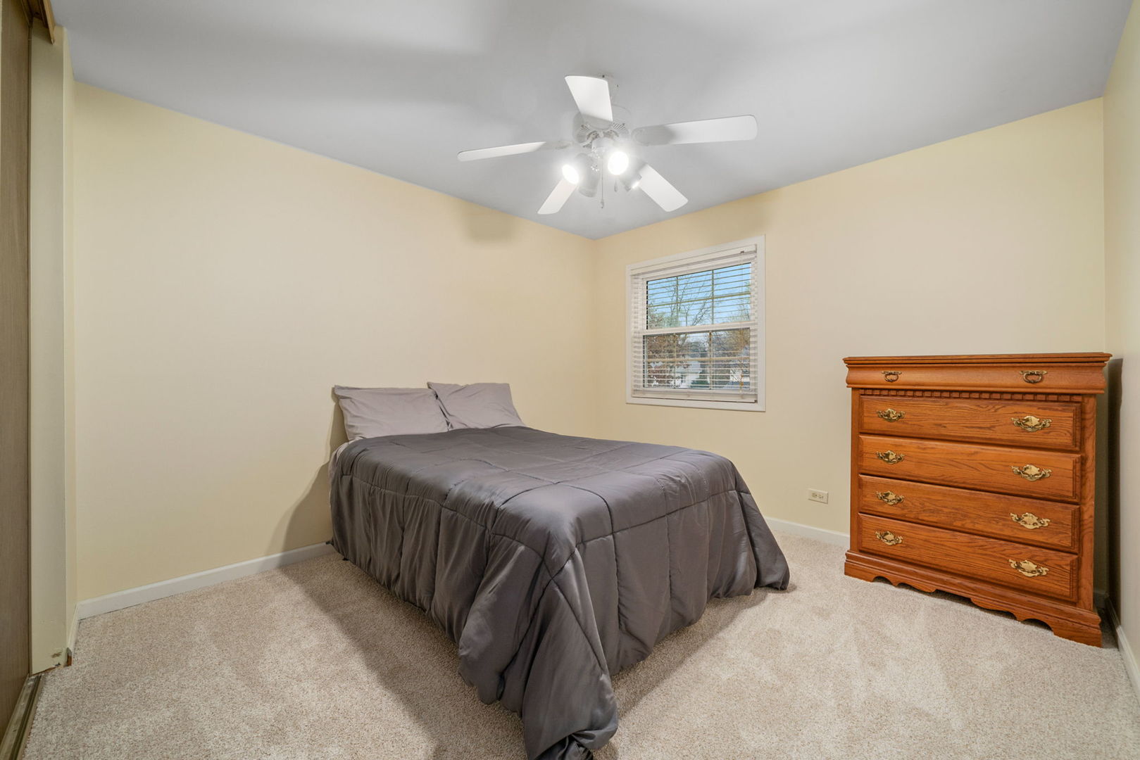 Vernon Hills, Illinois 60061, United States, 4 Bedrooms Bedrooms, ,3 BathroomsBathrooms,Residential,Contingent,247027