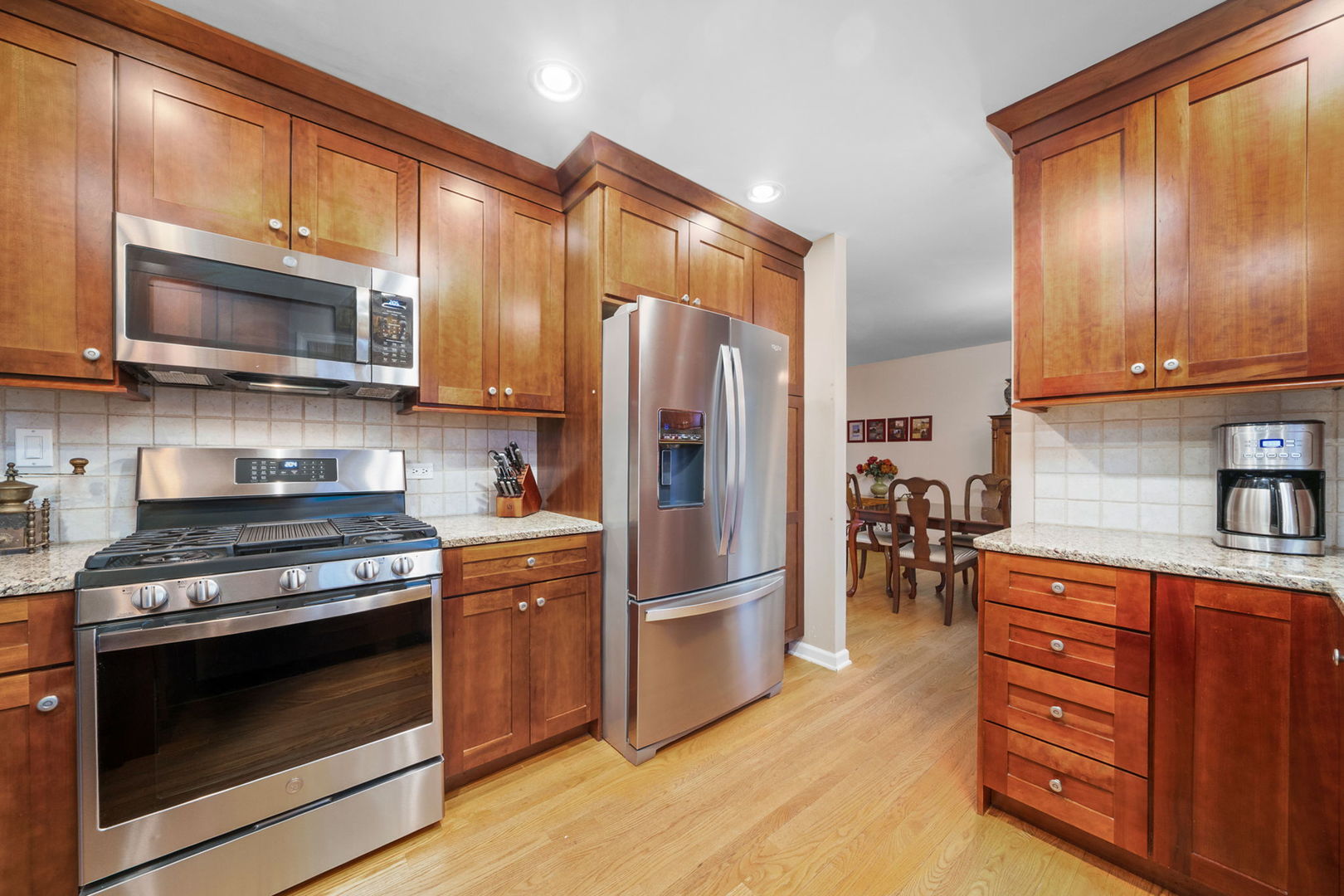 Vernon Hills, Illinois 60061, United States, 4 Bedrooms Bedrooms, ,3 BathroomsBathrooms,Residential,Contingent,247027