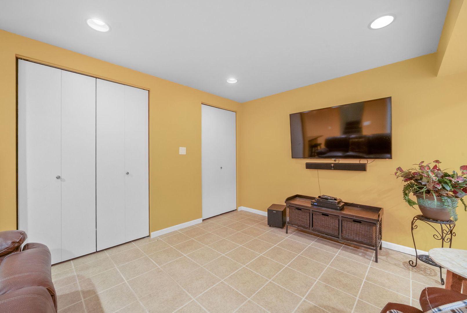 Vernon Hills, Illinois 60061, United States, 4 Bedrooms Bedrooms, ,3 BathroomsBathrooms,Residential,Contingent,247027