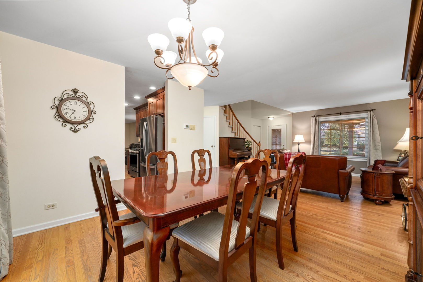 Vernon Hills, Illinois 60061, United States, 4 Bedrooms Bedrooms, ,3 BathroomsBathrooms,Residential,Contingent,247027