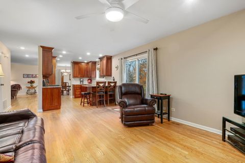 Tiny photo for 111 Midway Lane, Vernon Hills, IL 60061 (MLS # 12501833)