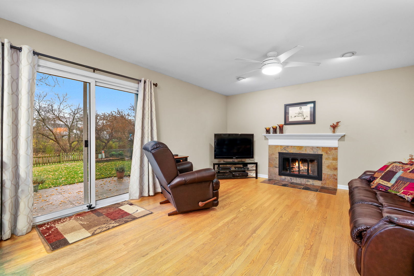 Vernon Hills, Illinois 60061, United States, 4 Bedrooms Bedrooms, ,3 BathroomsBathrooms,Residential,Contingent,247027