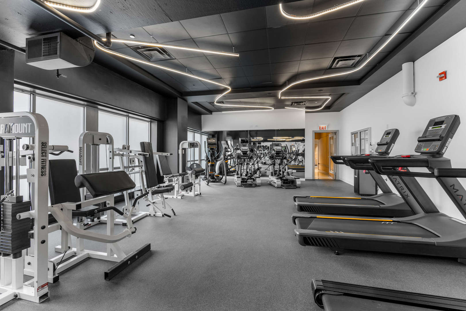 933 W Van Buren Street 910