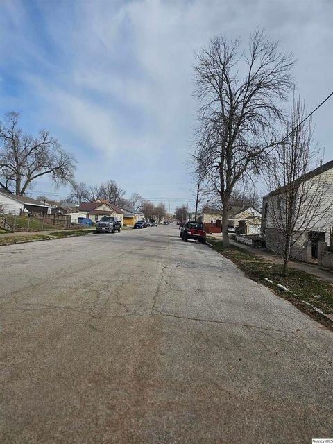 Tiny photo for 733 S 7th Street, Quincy, IL 62301 (MLS # 12603341)