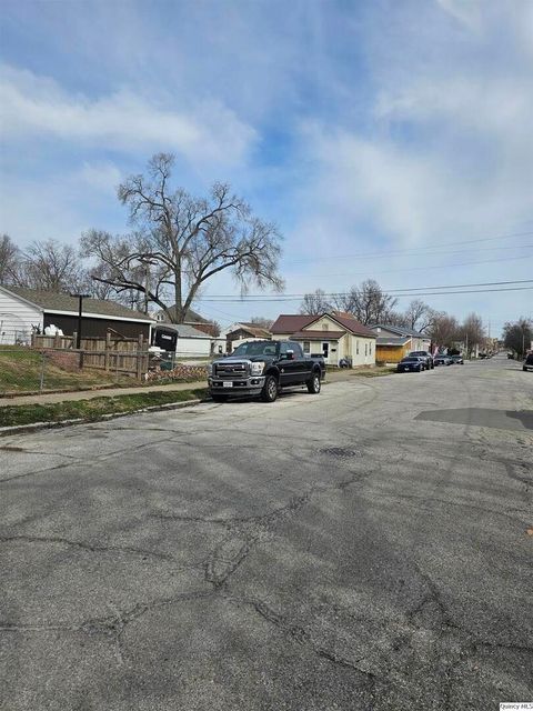 Tiny photo for 733 S 7th Street, Quincy, IL 62301 (MLS # 12603341)