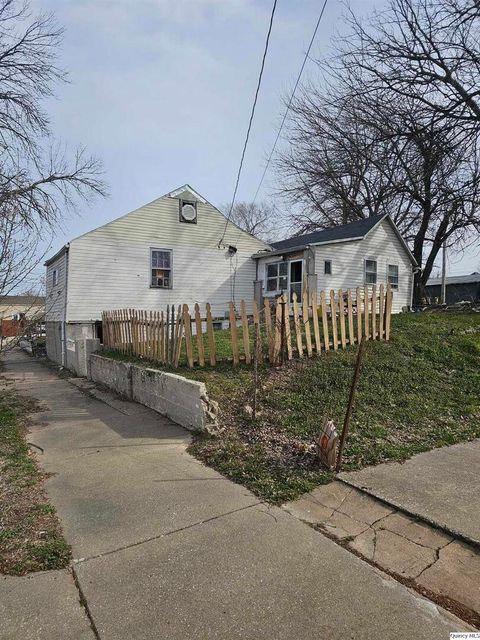 Tiny photo for 733 S 7th Street, Quincy, IL 62301 (MLS # 12603341)