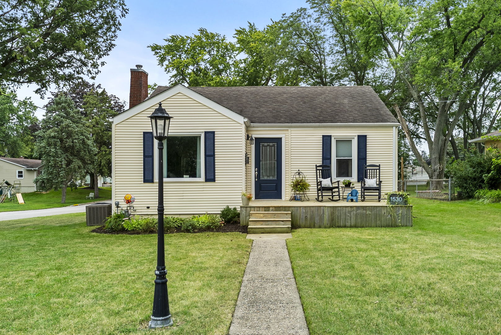 Photo 1 of 5 — 1530 5th Avenue, Silvis, IL 61282