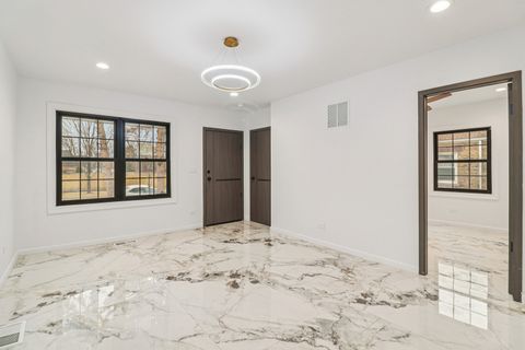 Tiny photo for 1509 Center Street, Des Plaines, IL 60018 (MLS # 12588683)