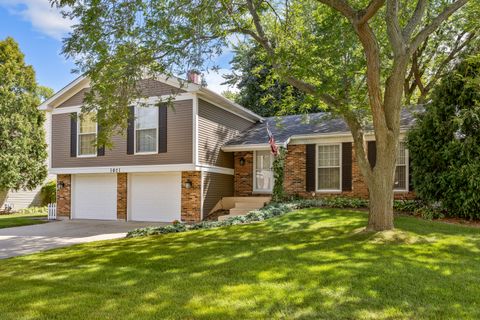 Photo of 1021 Abbey Drive, Crystal Lake, IL 60014 (MLS # 12457711) Photo of 1021 Abbey Drive, Crystal Lake, IL 60014 (MLS # 12457711)