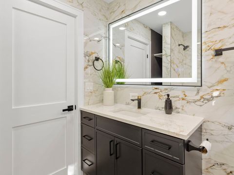 Tiny photo for 5625 W Leland Avenue, Chicago, IL 60630 (MLS # 12524448)