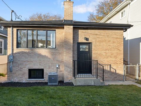 Tiny photo for 5625 W Leland Avenue, Chicago, IL 60630 (MLS # 12524448)
