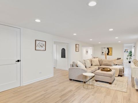 Tiny photo for 5625 W Leland Avenue, Chicago, IL 60630 (MLS # 12524448)