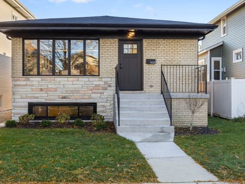 Photo of 5625 W Leland Avenue, Chicago, IL 60630 (MLS # 12524448)