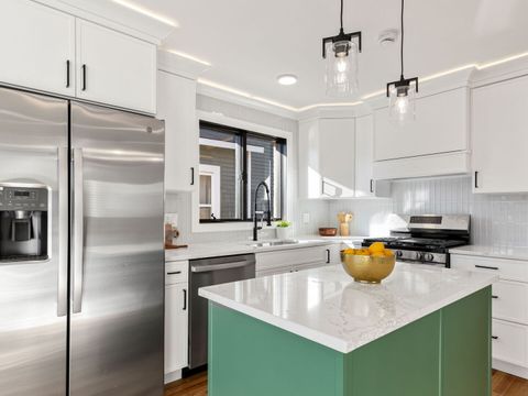 Tiny photo for 5625 W Leland Avenue, Chicago, IL 60630 (MLS # 12524448)