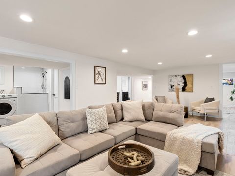 Tiny photo for 5625 W Leland Avenue, Chicago, IL 60630 (MLS # 12524448)