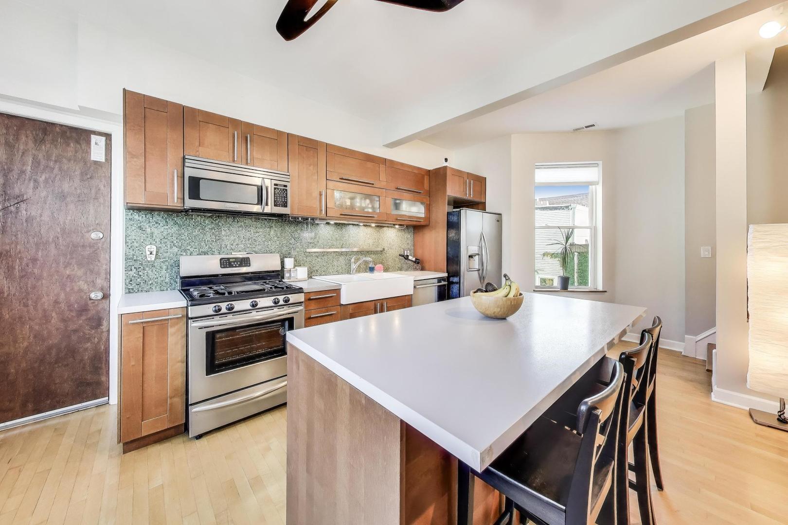 1537 W Augusta Boulevard 3R