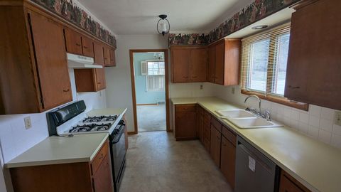 Tiny photo for 1 Parkwood Drive, Davenport, IA 52803 (MLS # 12597959)