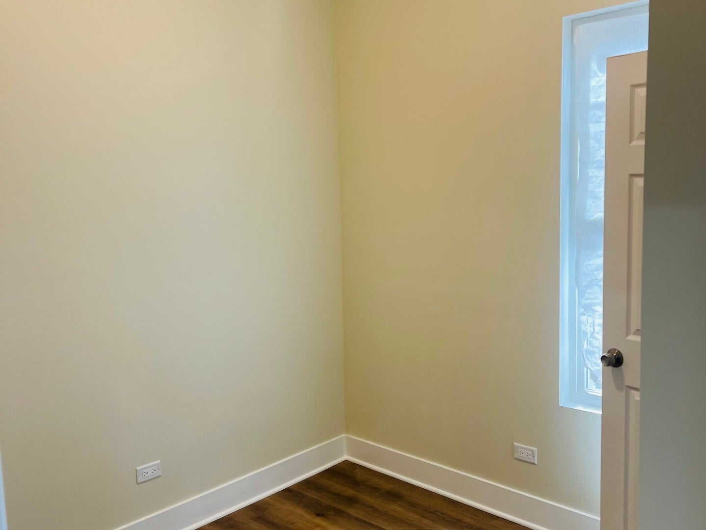 8447 S Escanaba Avenue 1 - Photo 3