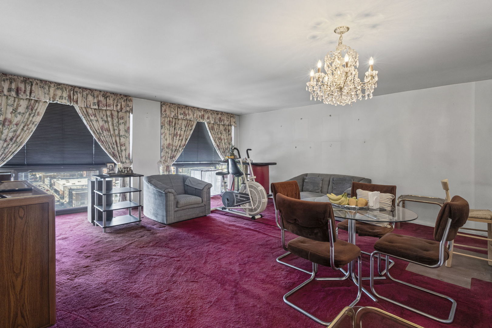 4343 N Clarendon Avenue 1715