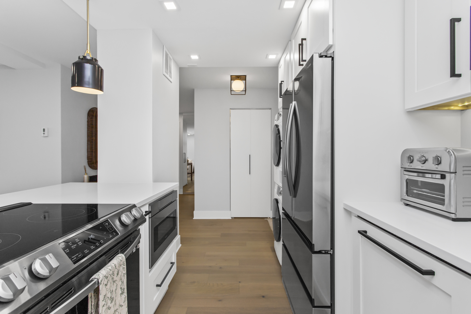 1560 N Sandburg Terrace 4011J