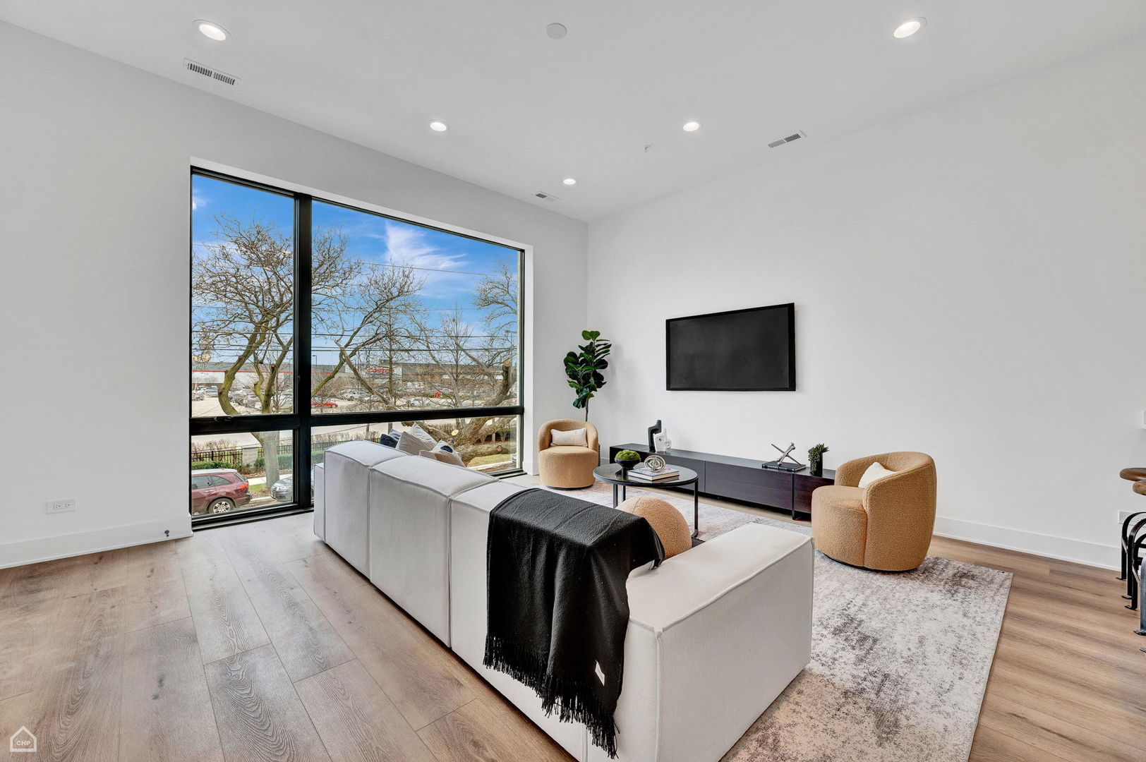 1621 W 13 Street 100