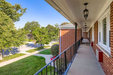 Tiny photo for 1427 Homestead Road #H, La Grange Park, IL 60526 (MLS # 12473064)