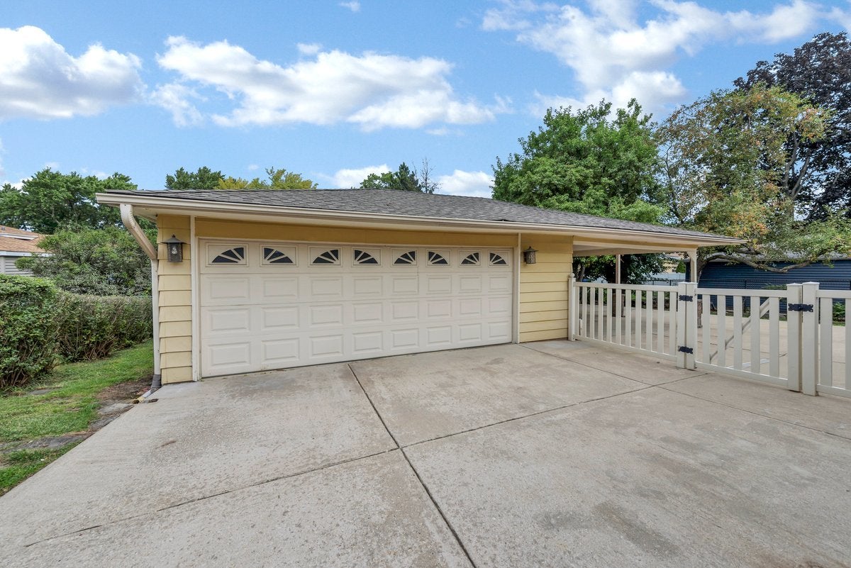 1734 W Rampart Road