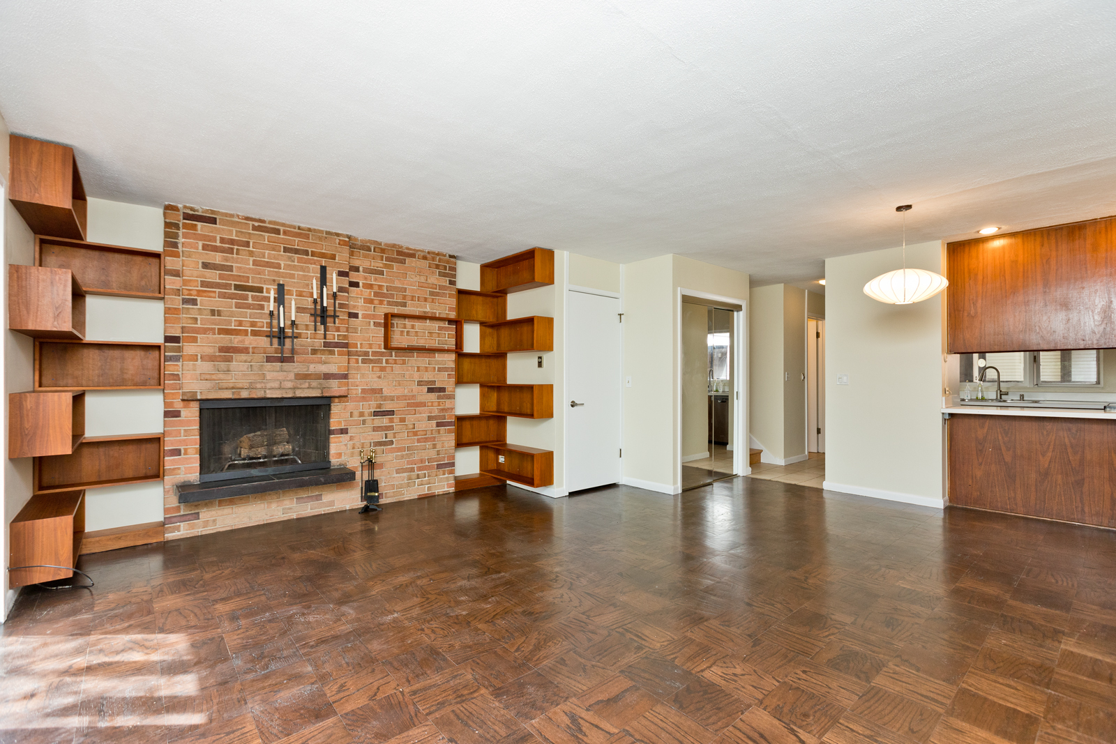 588 W HAWTHORNE Place 2
