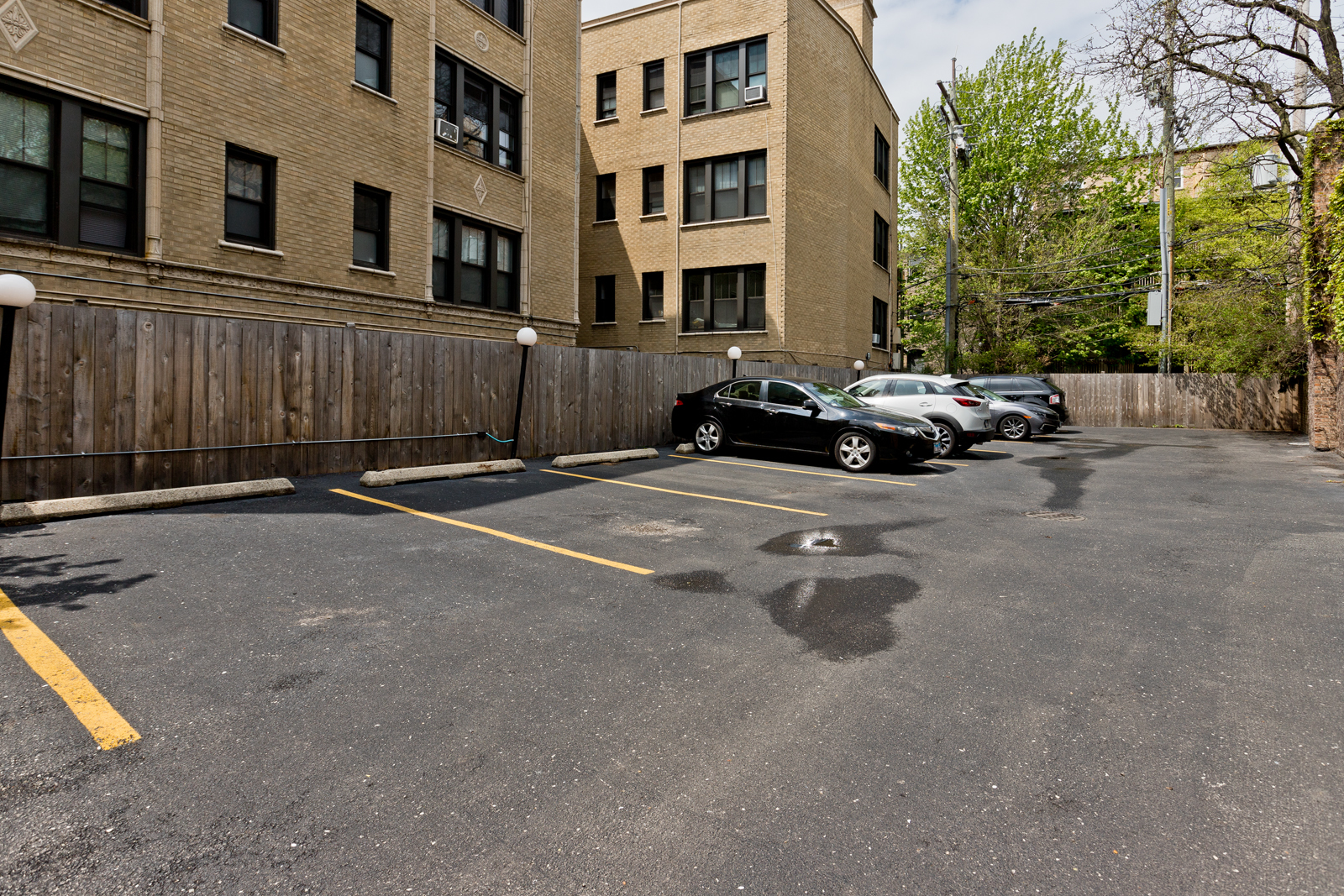 588 W HAWTHORNE Place 2