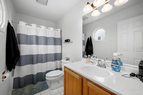 Tiny photo for 266 Charlotte Court, Cary, IL 60013 (MLS # 12605857)