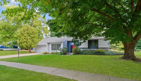 Photo of 1914 Woodfield Road, Champaign, IL 61822 (MLS # 12487852)