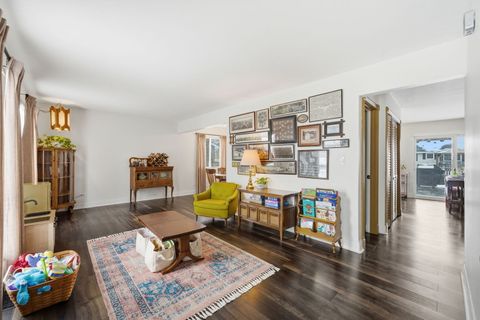 Tiny photo for 30W240 Leominster Court, Warrenville, IL 60555 (MLS # 12594755)