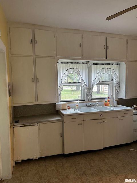 Tiny photo for 25 S WALNUT Street, Tamaroa, IL 62888 (MLS # EB460306)