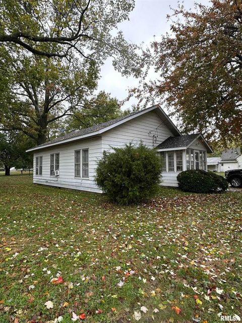 Photo of 25 S WALNUT Street, Tamaroa, IL 62888 (MLS # EB460306)