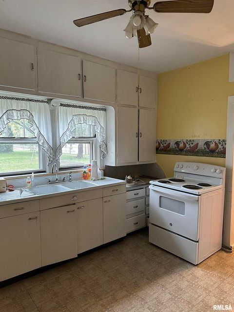 Tiny photo for 25 S WALNUT Street, Tamaroa, IL 62888 (MLS # EB460306)