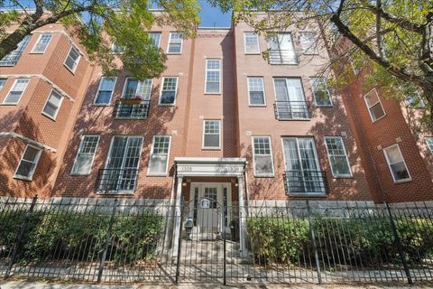 Photo of 1326 W Belmont Avenue #3E, Chicago, IL 60657 (MLS # 12476185)