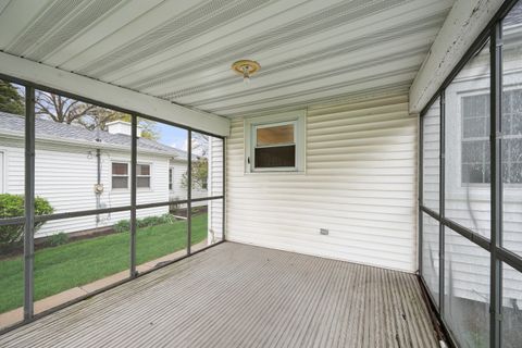 Tiny photo for 925 24th Street, Moline, IL 61265 (MLS # 12605118)