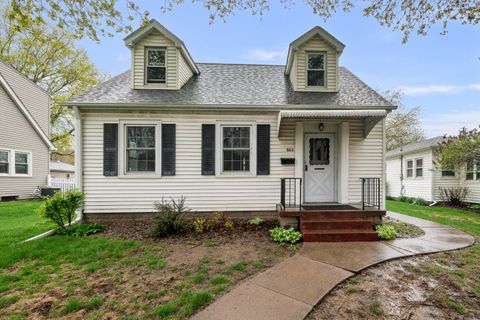 Photo of 925 24th Street, Moline, IL 61265 (MLS # 12605118)
