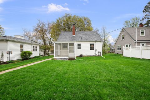 Tiny photo for 925 24th Street, Moline, IL 61265 (MLS # 12605118)