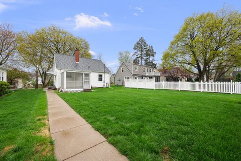 Tiny photo for 925 24th Street, Moline, IL 61265 (MLS # 12605118)