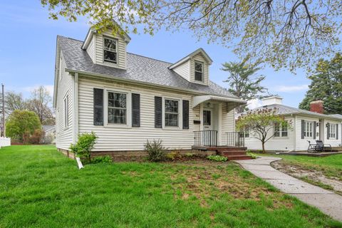 Tiny photo for 925 24th Street, Moline, IL 61265 (MLS # 12605118)