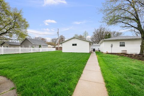 Tiny photo for 925 24th Street, Moline, IL 61265 (MLS # 12605118)