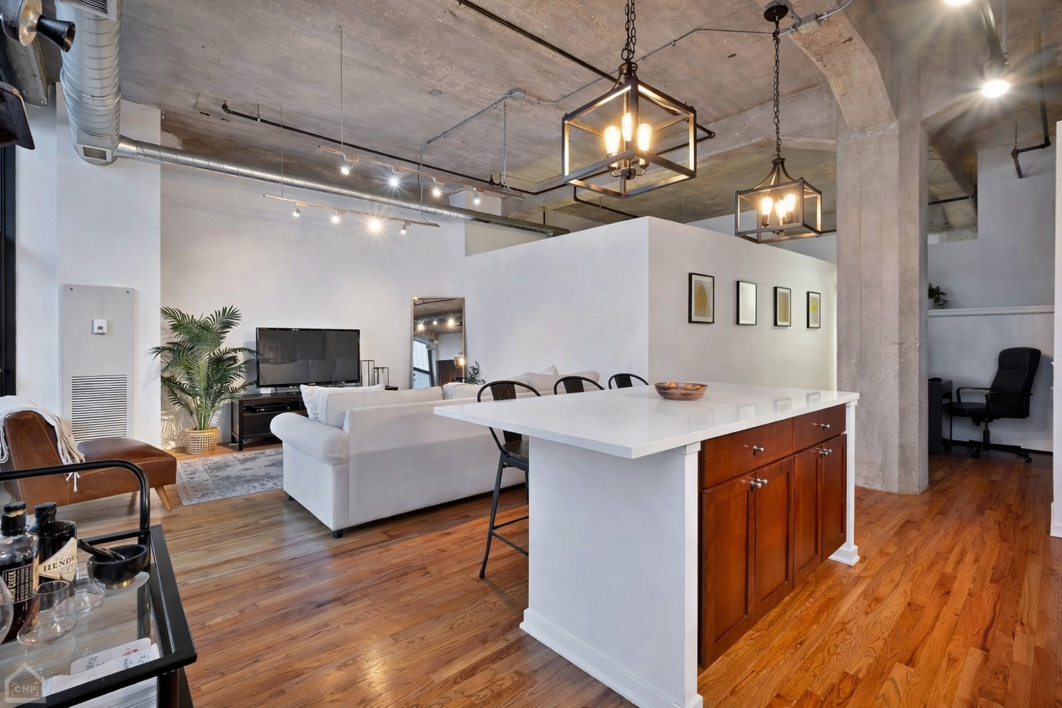 210 S Desplaines Street 404