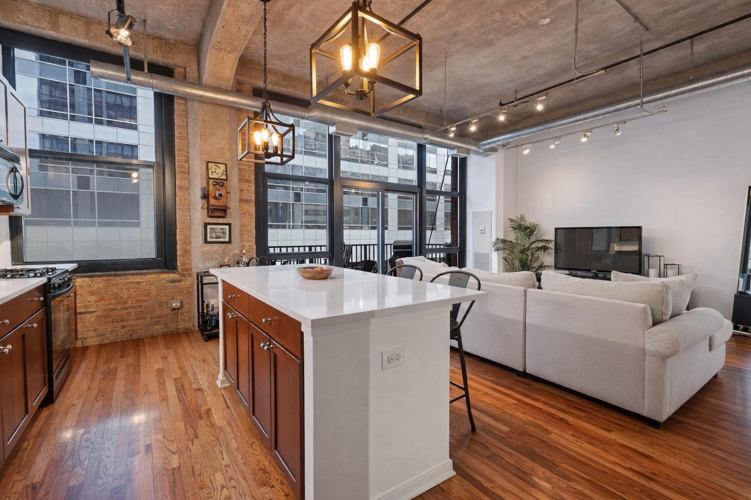 210 S Desplaines Street 404