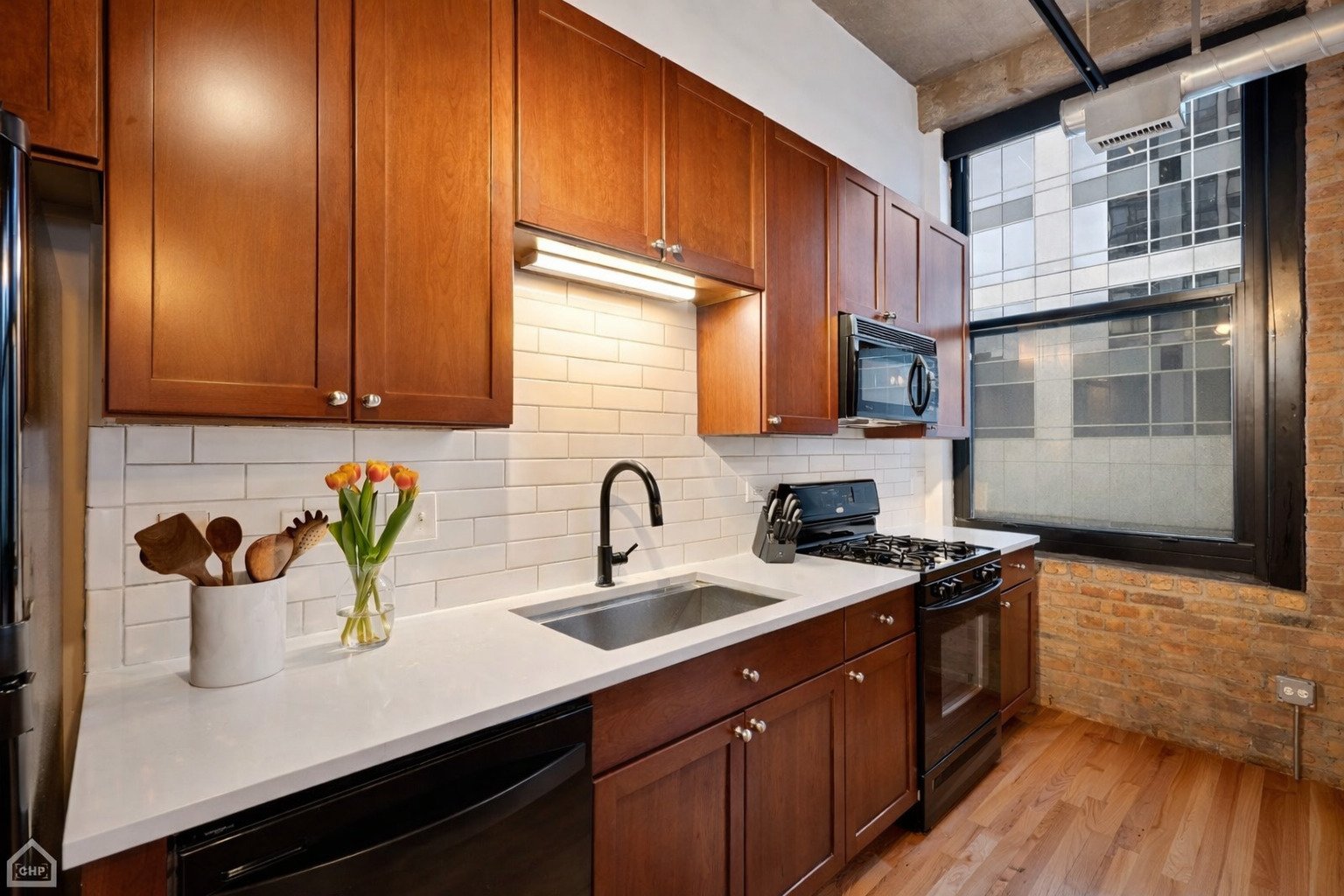 210 S Desplaines Street 404